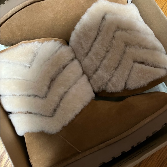 COPY - BRAND NEW UGG- Tania Ugg Boots size 11 with box - Picture 2 of 8